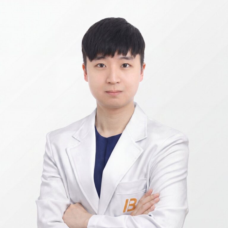 Ham Jun-han รองผู้อำนวยการ สาขาคังนัม